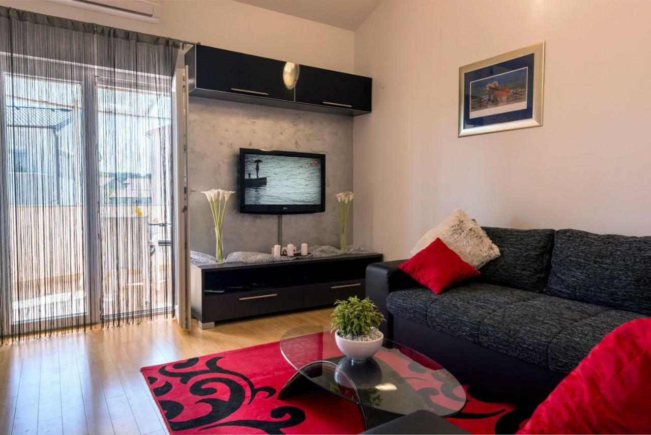 Apartment Ina Pula Exterior photo