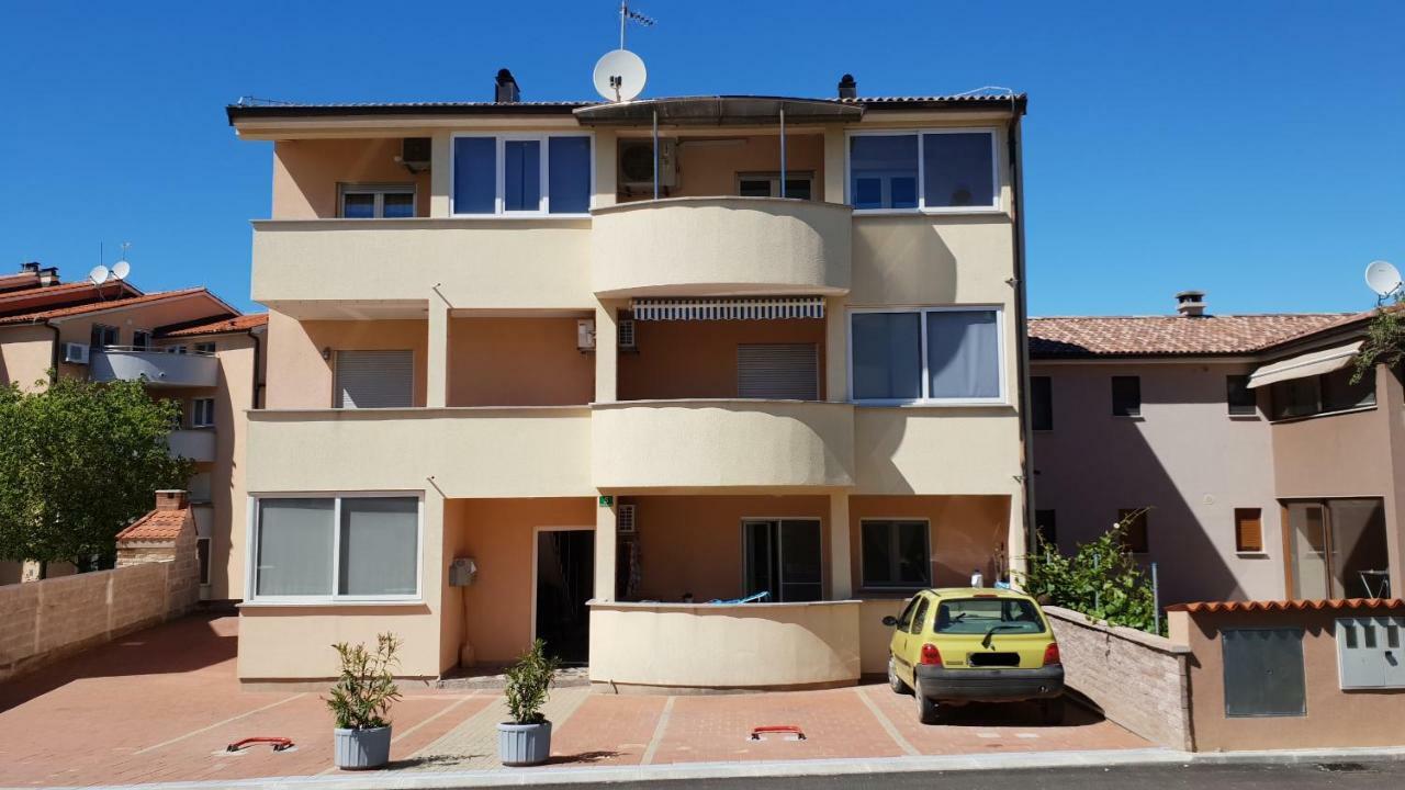 Apartment Ina Pula Exterior photo